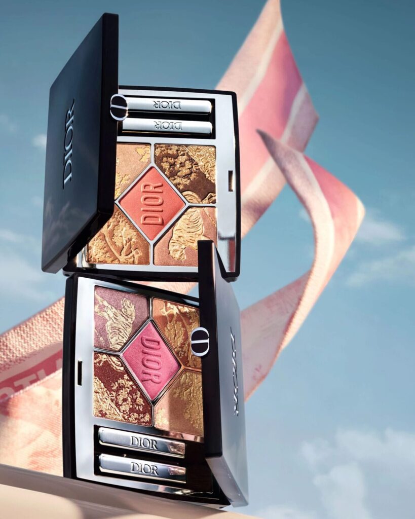 รูปโฆษณาเครื่องสำอาง
