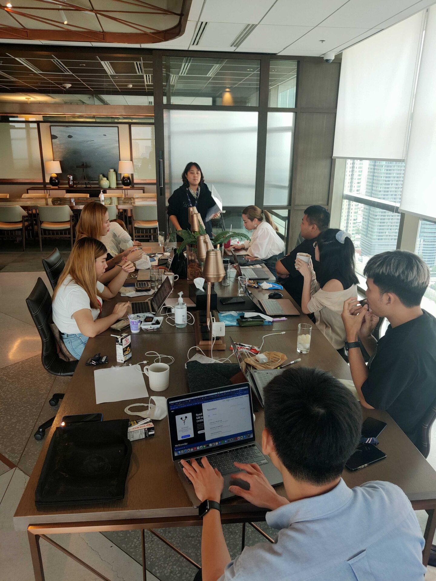 Number 24 x Shutterstock กับการทำงานที่ Co-Working Space ร่วมกับ Gen Z_cover_desktop