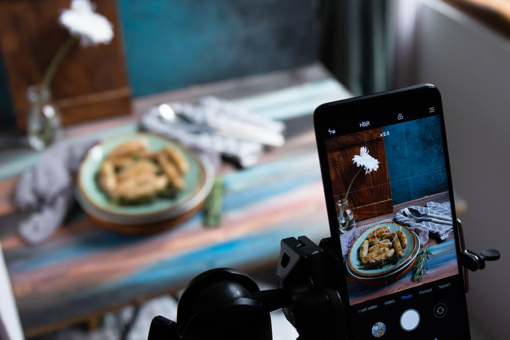 ถ่ายรูปด้วยโทรศัพท์
