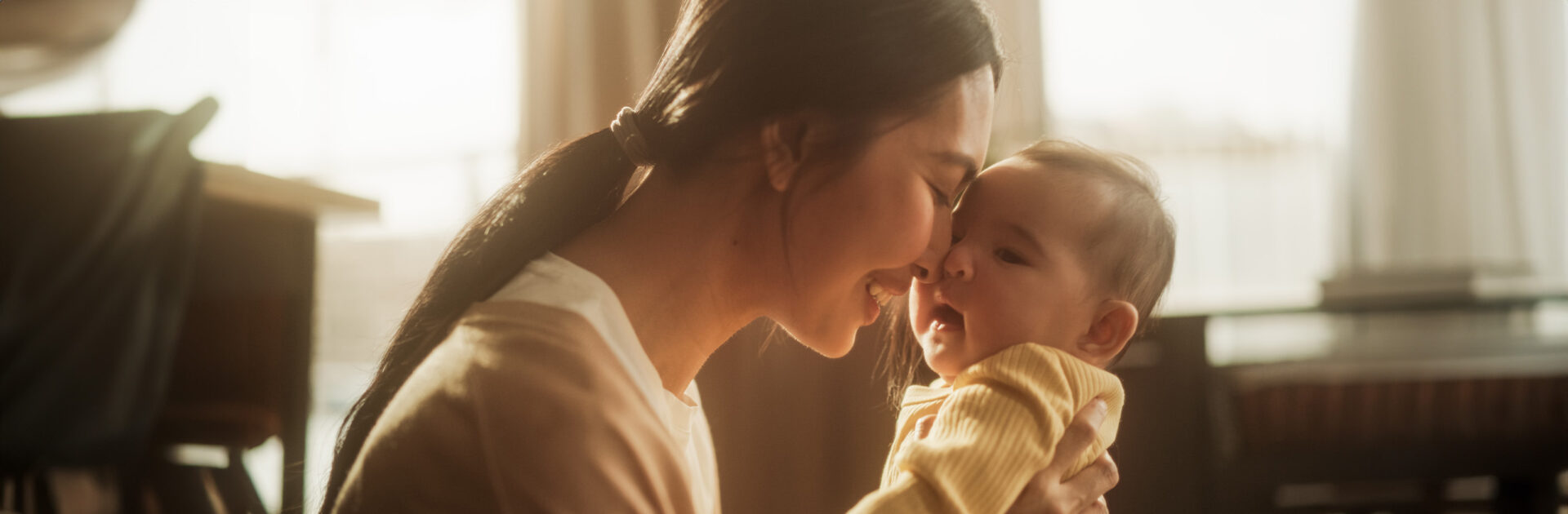 การเลือกรูปภาพประกอบวันแม่ สื่อสารอย่างไรให้อบอุ่นใจ_cover_desktop